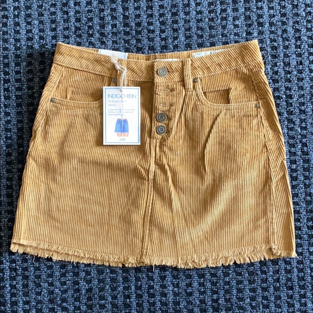 brown skirt